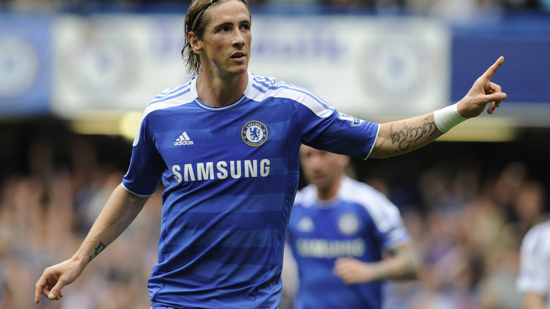 “铁血拼杀!场上强队逐鹿,冠军悬念不断升温”,铁血lol